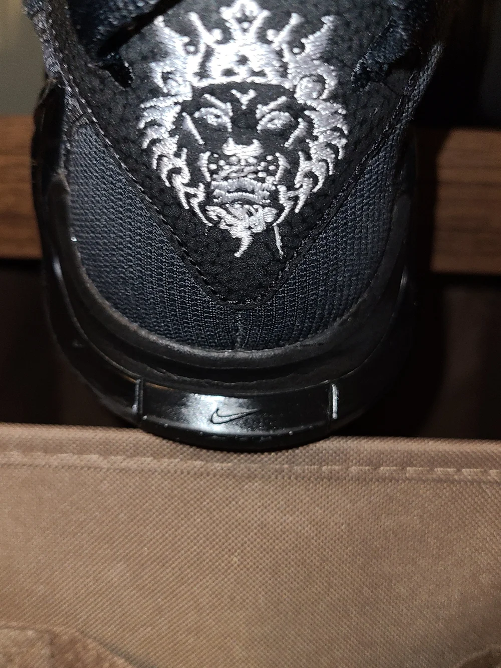 Size 7.5 - Nike LeBron Witness VII
